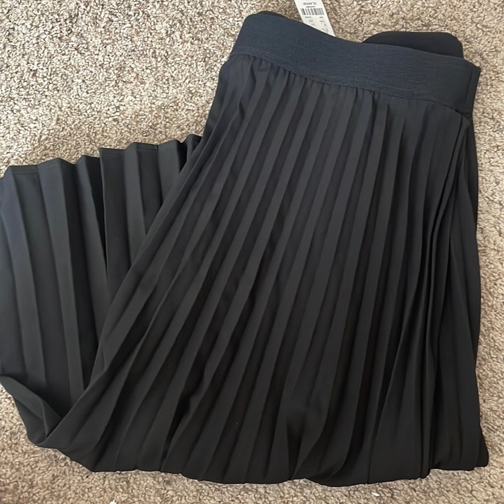 NWT New York & Company Black pleated skirt Elastic waist Sz XL